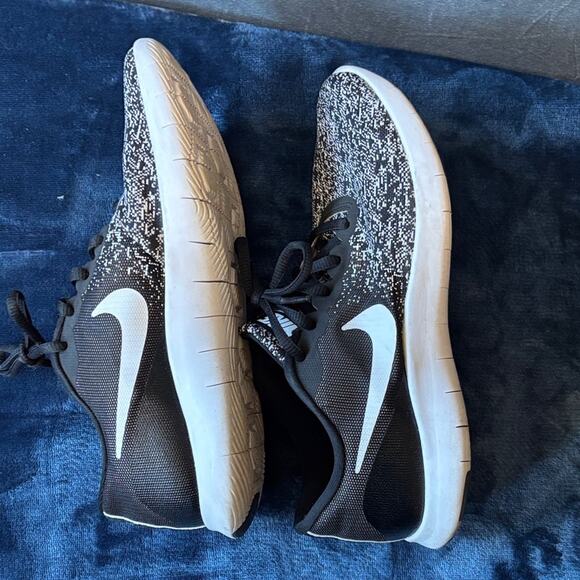 Nike Flex Contact Running Shoes Women's 8 Black White Lightweight Workout Gym - Picture 7 of 12